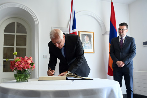 Վահագն Խաչատուրյանը Չառլզ Երրորդի ծննդյան օրվա կապակցությամբ այցելել է ՀՀ-ում ՄԹ դեսպանի կեցավայր