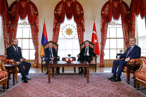 Nikol Pashinyan and Recep Tayyip Erdoğan meet in Istanbul