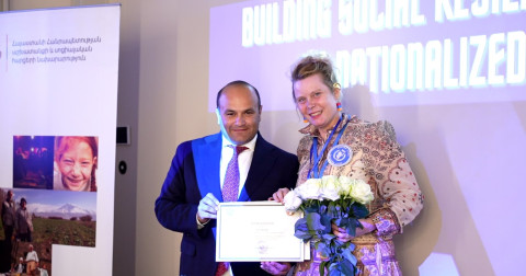 ԱՍՀ նախարարը շնորհակալագիր է հանձնել Հայաստանում իր առաքելությունն ավարտող ՊՀԾ ղեկավարին