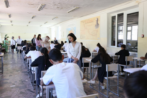 Ժաննա Անդրեասյանը Դիլիջանի դպրոցներում հետևել է 9-րդ դասարանի քննությանը, որն անցկացվել է էսսեի ձևաչափով