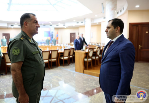 Սուրեն Պապիկյանը ՊՆ վարչական համալիրում հանդիպել է արտերկրում հավատարմագրված ՀՀ ռազմական կցորդների հետ