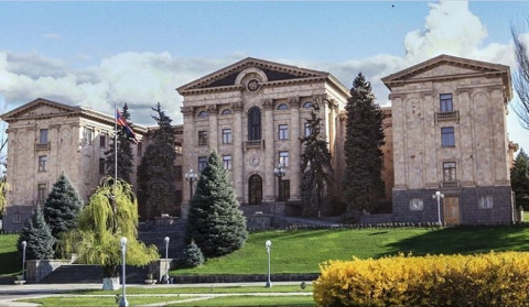 ԱԺ նիստը շարունակվում է: Օրակարգում Հրայր Թովմասյանի լիազորությունների կասեցումն է. ՈՒՂԻՂ