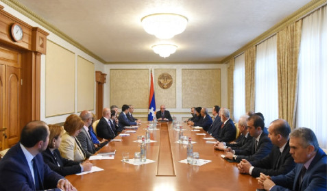 Բակո Սահակյանը հանդիպել է Արցախի ԱԳՆ ղեկավար կազմի հետ