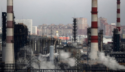 İyun ayında Rusiyanın neft və qaz gəlirləri üçdə birdən çox azalıb։ Reuters