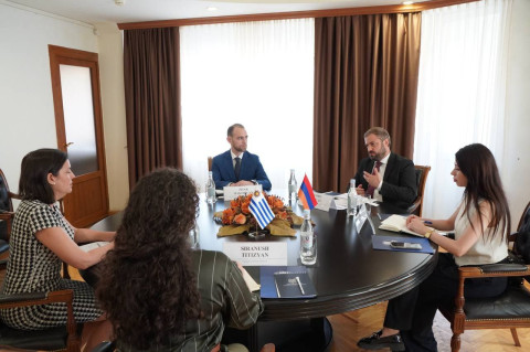 Գևորգ Պապոյանն ու Ուրուգվայի դեսպանը քննարկել են երկու երկրների միջև տնտեսության ոլորտում համագործակցության ընդլայնման հեռանկարները