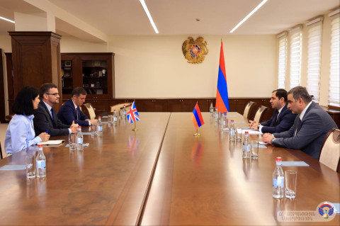 Պապիկյանը և Գալագերը քննարկել են պաշտպանության ոլորտում ՀՀ-ՄԹ գործակցությանը վերաբերող հարցեր