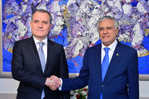 Azərbaycan və Pakistan xarici işlər nazirləri strateji tərəfdaşlıq məsələlərini müzakirə ediblər
