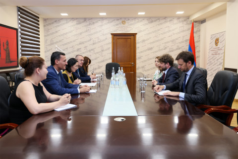 Լուվրի հավաքածուից Հայաստան կբերվեն նշանակալի ցուցանմուշներ. ԿԳՄՍ նախարարն ընդունել է ՀՀ-ում Ֆրանսիայի դեսպանին