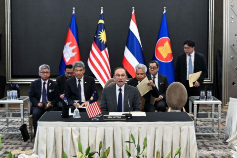 Thailand and Cambodia arrive for ceasefire talks in Malaysia