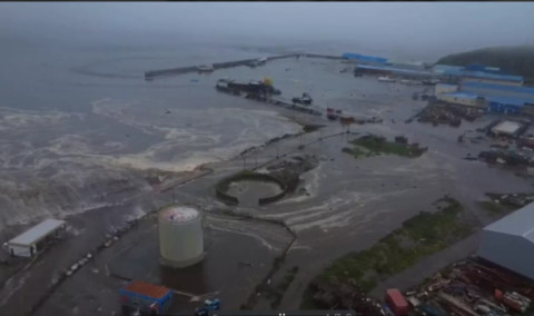 Powerful quake in Russia's far east causes tsunami