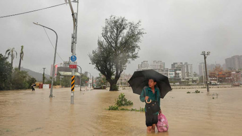 Heavy rain batters southern Taiwan; 4 dead, over 5,900 evacuated