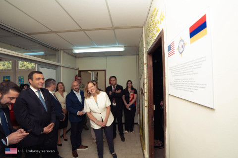 Դեսպան Քվինը ներկա է եղել Սպիտակի պոլիկլինիկային ժամանակակից բժշկական սարքավորումներ փոխանցելու պաշտոնական միջոցառմանը
