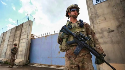 US unexpectedly withdraws troops from major Iraqi bases