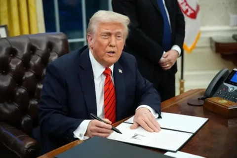 Трамп призывает отозвать лицензии ABC и NBC