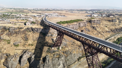 Նոր Հաճնի կամուրջը՝ թռչնի թռիչքի բարձրությունից