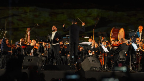 25 illik fasilədən sonra Ermənistan Milli Filarmoniya Orkestri İranda, Persepolisin qədim divarları altında konsert verib