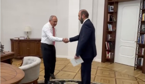 Working meeting with Ararat Mirzoyan: Prime Minister publishes video