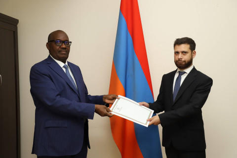 Newly appointed Ambassador of Burundi handed over the copy of his credentials to the Deputy Foreign Minister of Armenia