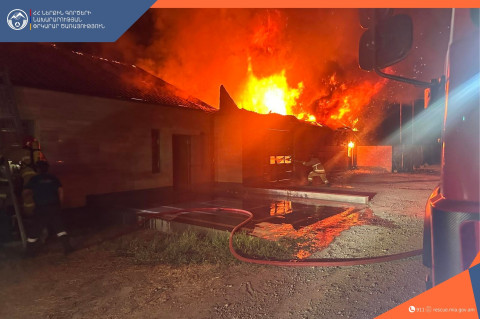 Հրդեհ Մրգավետում. այրվել են տան և ավտոտնակի տանիքները, 2 ավտոմեքենա