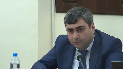Երևանի քաղաքապետը Ավետ Բաբայանին խիստ նկատողություն է հայտարարել և արձակուրդ ուղարկել