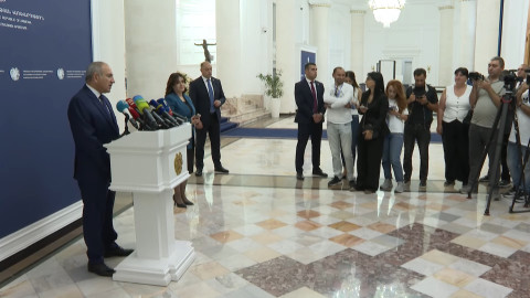 Biz gündəlik olaraq bu mövzu üzərində işləyirik: Paşinyan Trampın erməni əsirlərlə bağlı açıqlamasına toxunub