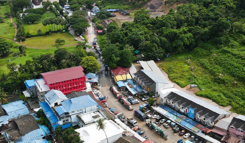 Thai police fire rubber bullets, tear gas at Cambodian protesters at disputed border village
