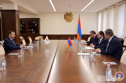Papikyan və Kipr səfiri Ermənistan-Kipr müdafiə sahəsində əməkdaşlıq məsələlərini müzakirə ediblər