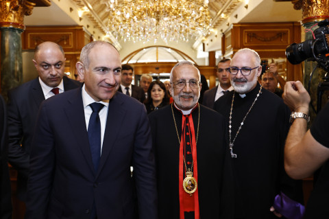 Armenian Prime Minister attends dinner in honor of canonization of Archbishop Ignatius Maloyan