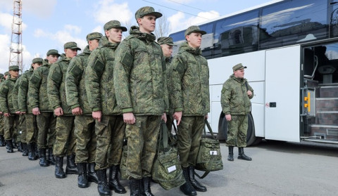Госдума приняла закон о призыве на военную службу в течение года