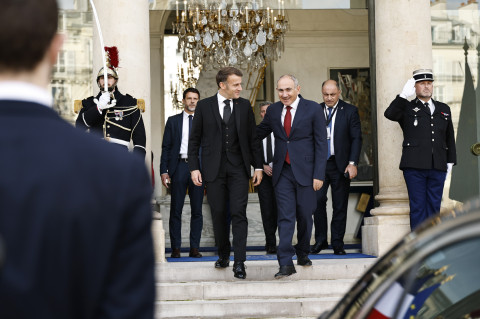 Armenia’s Pashinyan meets France’s Macron at Élysée Palace