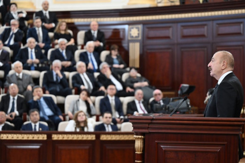 Azərbaycanda neft hasilatı azalır