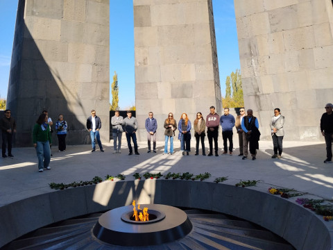 Argentina Qanunvericilik Orqanının nümayəndələri Erməni Soyqırımı Memorialını ziyarət etdilər