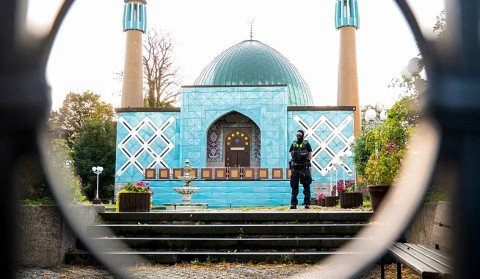 Germany begins raids on offices of extremist Muslim organizations