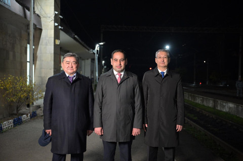At midnight train loaded with Kazakh wheat welcomed at Ayrum station with Ambassador Imanbayev: Minister of Territorial Administration and Infrastructure