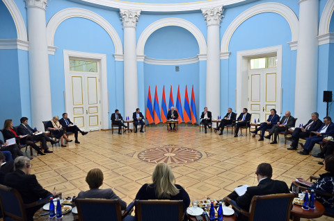ER Prezidenti Ermənistanda akkreditə olunmuş AB səfirləri ilə görüşüb
