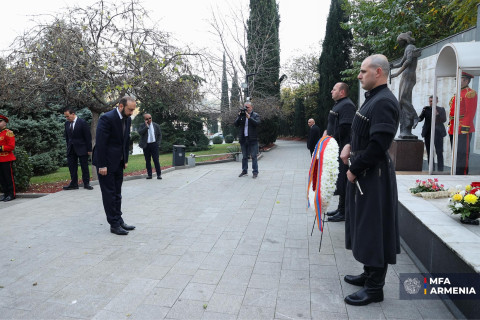 Ararat Mirzoyan laid a wreath at Memorial of Heroes in Tbilisi