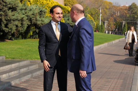 Տիգրան Ավինյանը հանդիպել է Դոնի Ռոստովի քաղաքապետի հետ