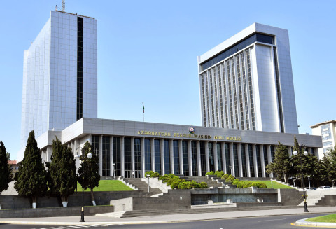 В Азербайджане в первом чтении принят законопроект о сокращении срока службы офицеров