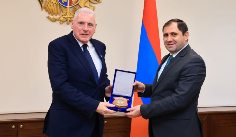 Պապիկյանն ու Վերնոն Քոքերը քննարկել են պաշտպանության ոլորտում Հայաստան-ՄԹ համագործակցության հարցեր