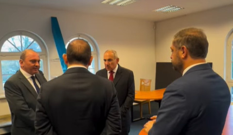 Վարչապետն այցելել է ԳԴՀ-ում ՀՀ դեսպանություն