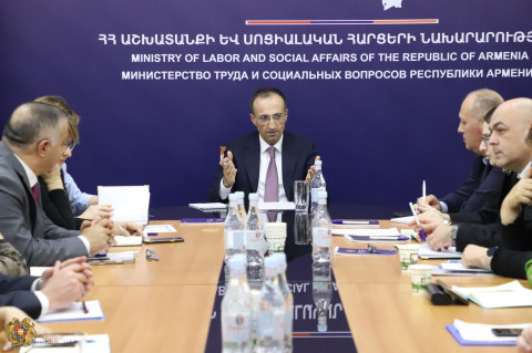 Հաշմանդամության և սոցիալական աջակցության ոլորտում համագործակցության քննարկում՝ ԱՍՀ  նախարարի հետ
