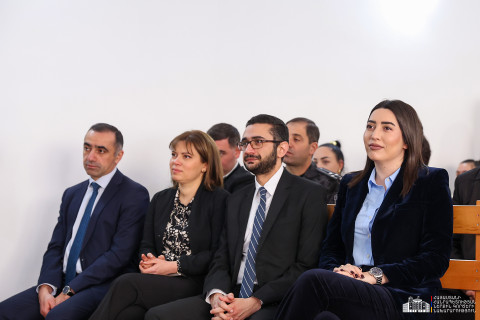 ՆԳ նախարարը ներկա է եղել Մարի Իզմիրլյանի անվան մանկատան սաների ամանորյա հեքիաթային ներկայացմանը