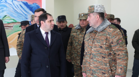 Սուրեն Պապիկյանն այցելել է ՊՆ կենտրոնական հավաքակայան