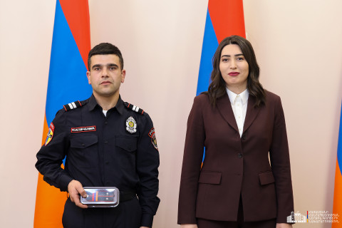 ՆԳ նախարարը մի խումբ պարեկների սպայական կոչումներ է հանձնել