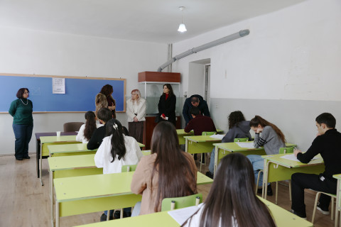 Արաքսիա Սվաջյանը հետևել է ավարտական քննության ընթացքին