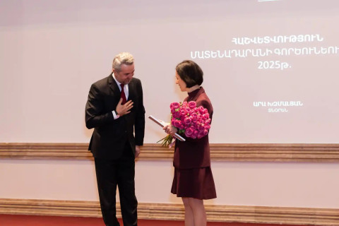 Ժաննա Անդրեասյանին շնորհվել է Մատենադարանի երախտագիտության մեդալ