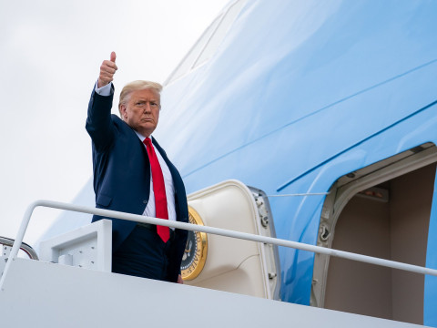 Trump's plane returns to air base due to problems