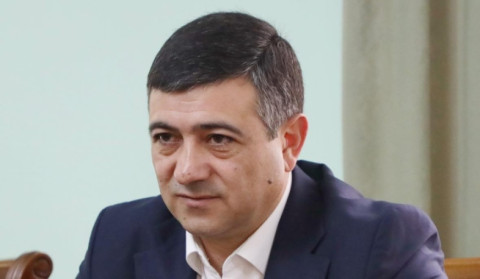Եթե կասկածներ ունեք էլեկտրաէներգիայի ենթադրյալ հավելագրումների վերաբերյալ, ապա կարող եք դիմում ներկայացնել ՀԷՑ ՓԲԸ «Ղարս» մասնաճյուղ․ Սարիկ Մինասյան