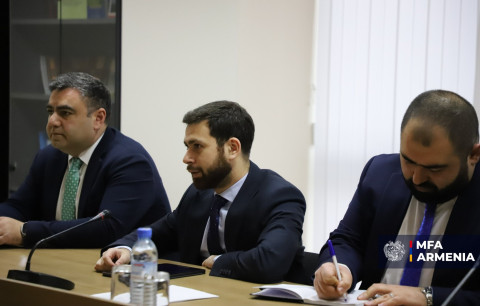 ER XİN ABŞ Nümayəndələr Palatasının nümayəndə heyəti ilə ER-ABŞ sazişlərinin həyata keçirilməsini müzakirə edib