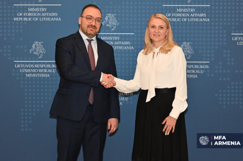 Xarici İşlər Nazirliyinin baş katibi Litvalı həmkarları ilə Cənubi Qafqazdakı hadisələri müzakirə etdi
